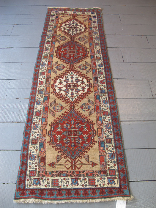 Short and Narrow Sarab Runner